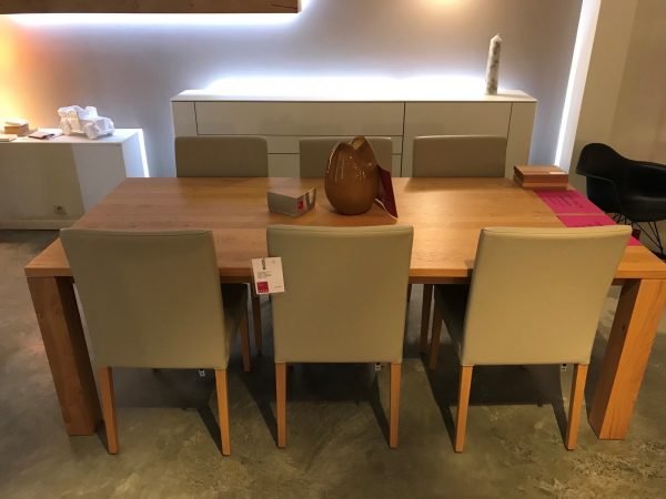 HULSTA EETKAMERTAFEL EN STOELEN